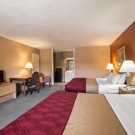 Greeneville Inn And Suites Екстер'єр фото