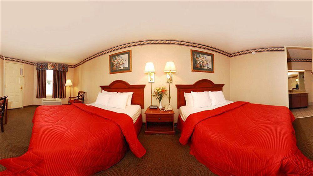 Greeneville Inn And Suites Екстер'єр фото