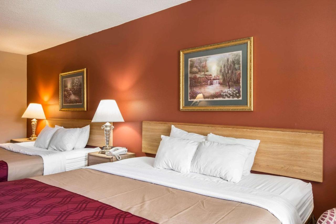 Greeneville Inn And Suites Екстер'єр фото